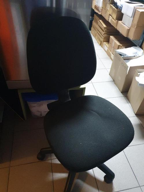 Zwarte Bureaustoel op Wielen – Comfort & Kwaliteit, Huis en Inrichting, Bureaustoelen, Zo goed als nieuw, Bureaustoel, Zwart, Ergonomisch