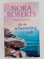 Nora Roberts  - Als de schemering valt, Boeken, Chicklit, Ophalen of Verzenden, Zo goed als nieuw