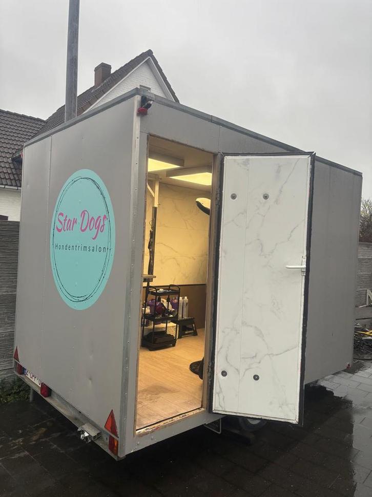 Mobiel trimsalon ( omgebouwde trailer ), Dieren en Toebehoren, Honden-accessoires, Gebruikt, Ophalen