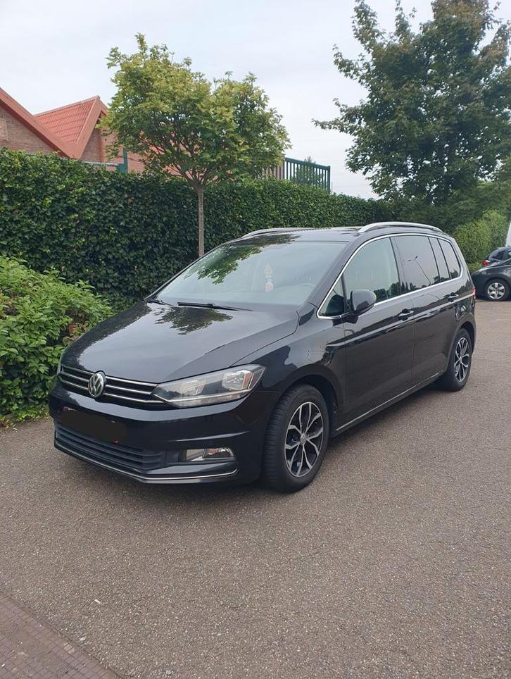 Vw Touran 1.6TDI DSG Highline Automaat 7plts, Auto's, Volkswagen, Particulier, Touran, Diesel, Euro 6, Automaat, Zwart, Dealer onderhouden