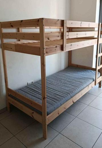 Tweepersoonsbed beschikbaar voor biedingen