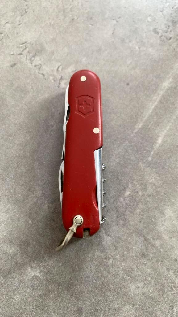 Zwitserse leger - Victoria (Victorinox) - zeldzaam 🇨🇭, Caravans en Kamperen, Kampeergereedschap, Gebruikt, Ophalen of Verzenden