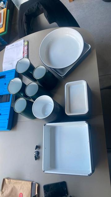 Falcon Enamelware Email Schalen Potjes voor in de oven beschikbaar voor biedingen