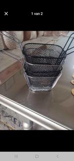 Friet mandjes, Ophalen