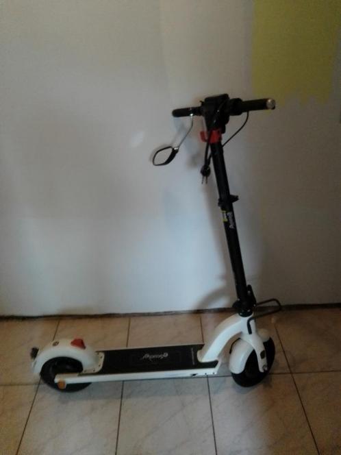 Electrische step, Fietsen en Brommers, Steps, Zo goed als nieuw, Elektrische step (E-scooter), Ophalen
