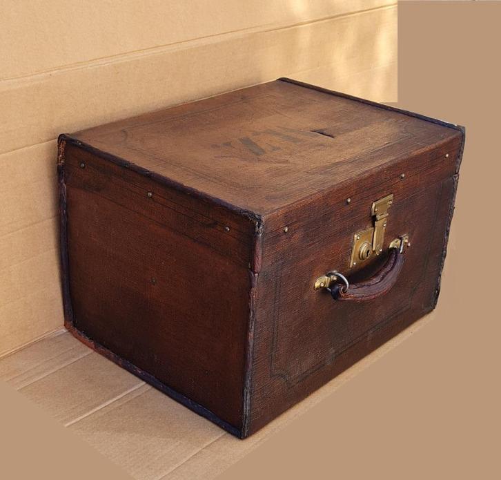 Sublieme Victorian hoedendoos, fluwelen binnenbekleding, Antiek en Kunst, Antiek | Kleding en Textiel, Dames, Heren, Kinderen