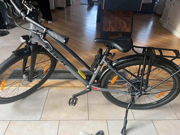 Vélo Trek FX 3 Equipped – quasi neuf + accessoires, Fietsen en Brommers, Fietsen | Dames | Sportfietsen en Toerfietsen, Zo goed als nieuw