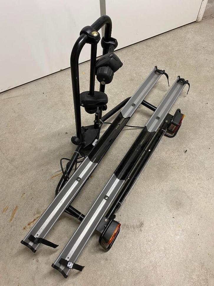Thule 2 fietsendrager in uitstekende staat, Auto diversen, Fietsendragers, Zo goed als nieuw, Trekhaakdrager, 2 fietsen, Brede banden