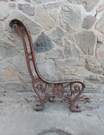 Trois pieds de banc en fonte massive, année 1950 beschikbaar voor biedingen