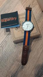 Montre SUPERDRY homme, Handtassen en Accessoires, Horloges | Heren, Nieuw, Overige merken, Ophalen of Verzenden, Kunststof