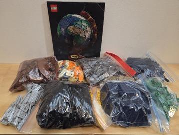 Lego 21332 The Globe (2) beschikbaar voor biedingen