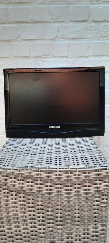 TV Samsung LCD 19inch, in perfecte staat, + alle kabels 55€ beschikbaar voor biedingen