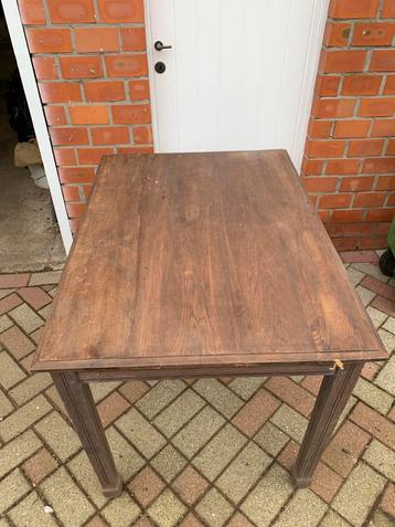Volledig massief eikenhout tafel 108x 78 cm in goede staat beschikbaar voor biedingen