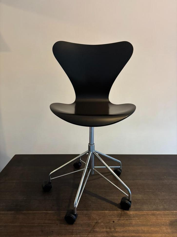 Designstoelen Arne Jacobsen – Fritz Hansen model 3117, Huis en Inrichting, Stoelen, Zo goed als nieuw, Vier, Zwart, Ophalen