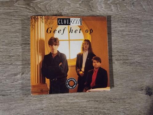 45T Clouseau - Geef het op, CD & DVD, Vinyles Singles, Utilisé, Single, En néerlandais, 7 pouces, Enlèvement ou Envoi