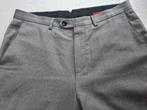 Grijze Hugo Boss herenbroek als nieuw  maat 48, Ophalen of Verzenden, Zo goed als nieuw, Maat 48/50 (M)
