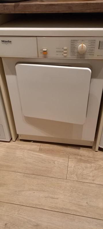 Miele Droogkast met luchtafvoer beschikbaar voor biedingen