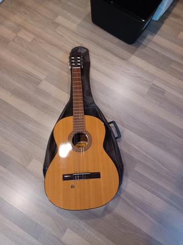 Klassieke Gitaar Ariana beschikbaar voor biedingen