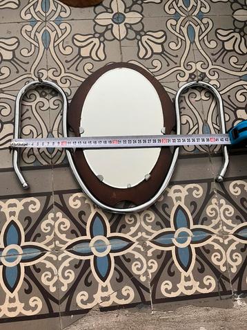 Elegant vintage spiegeltje beschikbaar voor biedingen