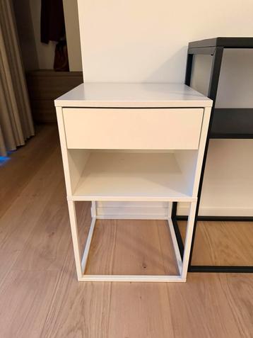 Nachtkastje of bureaukastje beschikbaar voor biedingen