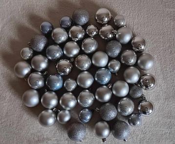 Kerstballen groot pakket beschikbaar voor biedingen