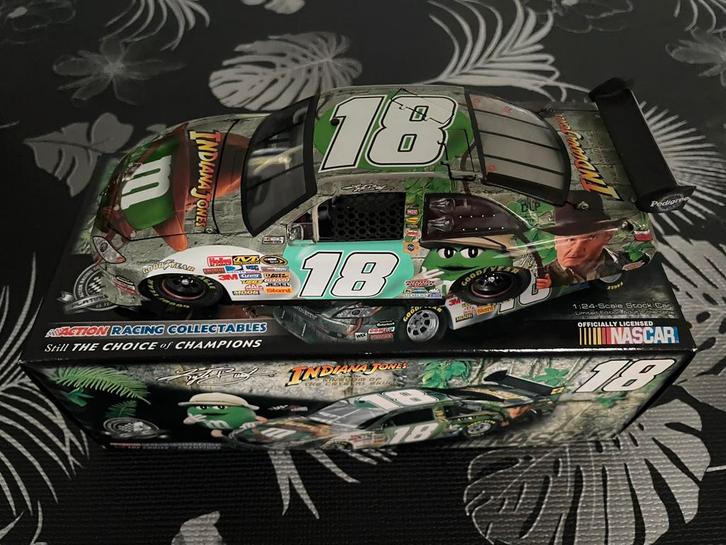 NASCAR 1/24 Toyota Camry Kule Busch 2008 Indiana Jones M&M’s, Hobby en Vrije tijd, Modelauto's | 1:24, Ophalen of Verzenden