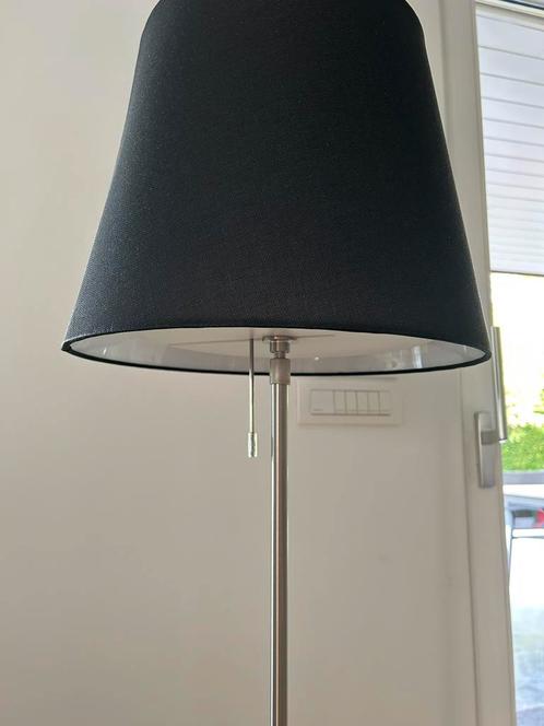 Nyfors staande lamp zwart, Huis en Inrichting, Lampen | Vloerlampen, Zo goed als nieuw, Ophalen