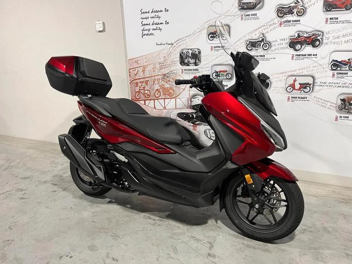Honda Forza 350 luxescooter in nieuwstaat (BTW moto), Motoren, Motoren | Honda, Bedrijf, Scooter, 12 t/m 35 kW