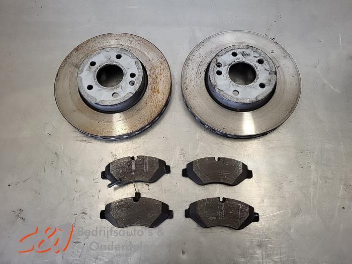 Disque de frein avant d'un Mercedes Vito, Autos : Pièces & Accessoires, Freins & Transmission, Mercedes-Benz, Utilisé, 3 mois de garantie