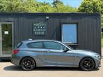 Bmw 118i lci M-pakket automaat benzine 2018 12M GARANTIE, Leder, Bedrijf, 2 deurs, Zilver of Grijs