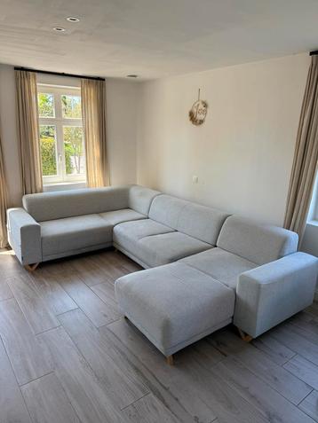 Hoekzetel Bobochiq Paris beschikbaar voor biedingen