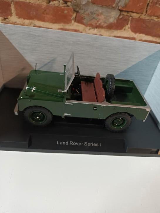 Schaalmodel landrover,1/18 mcg met originele verpakking, Hobby en Vrije tijd, Modelauto's | 1:18, Zo goed als nieuw, Ophalen of Verzenden