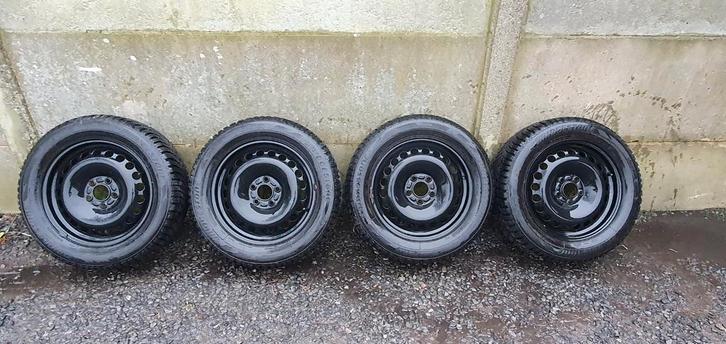 Pneus hiver - neige Bridgestone 215 55 16, Autos : Pièces & Accessoires, Pneus & Jantes, Pneu(s), Pneus hiver, 16 pouces, Enlèvement