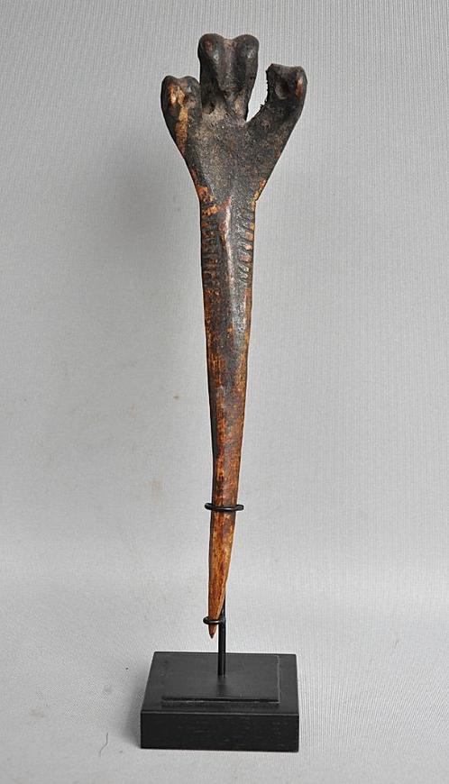TOP!! Benen dolk casuaris vogel, Asmat, PNG, ca 1800 !!, Antiek en Kunst, Kunst | Niet-Westerse kunst, Ophalen of Verzenden