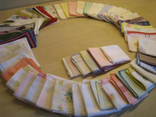 60 vintage dameszakdoeken uit jaren 30, 40, 50, 60 en 70 !!, Handtassen en Accessoires, Overige Accessoires, Ophalen of Verzenden