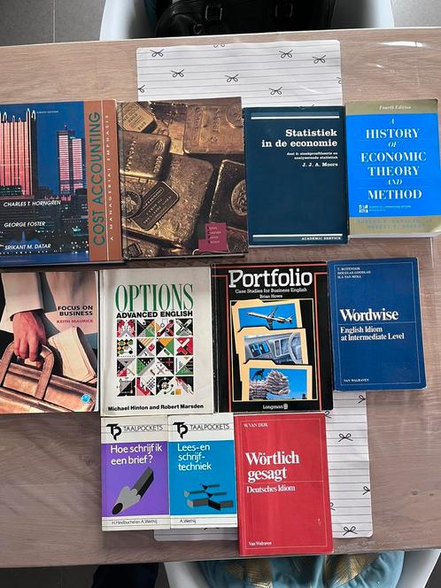 11 manuels universitaires/collégiaux de langues économiques, Livres, Livres d'étude & Cours, Utilisé, Enseignement supérieur professionnel