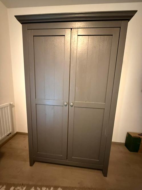 Tienerkamer in grijs gelakt hout - bed, kast en nachttafel, Huis en Inrichting, Kasten | Kleerkasten, Gebruikt, 150 tot 200 cm