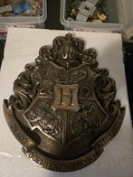 Hogwarts school crest wall art, Ophalen of Verzenden, Nieuw, Beeldje of Buste