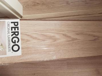 6 Paquets de parquet neufs beschikbaar voor biedingen