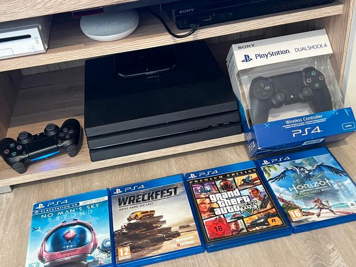 PS4 Pro 1TB + 2 controllers + 4 topgames, Games en Spelcomputers, Spelcomputers | Sony PlayStation 4, Refurbished, Pro, 1 TB, Met 2 controllers