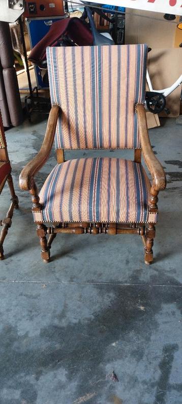 4 fauteuils de style ancien en bon état  beschikbaar voor biedingen