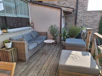Tuinmeubilair in perfecte staat 3+ 2 voetenbankjes -40% beschikbaar voor biedingen