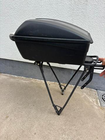 Fietskoffer / topkoffer met bevestigingsrek beschikbaar voor biedingen