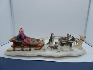 Joli traîneau à chiens d'hiver à l'ancienne Luville