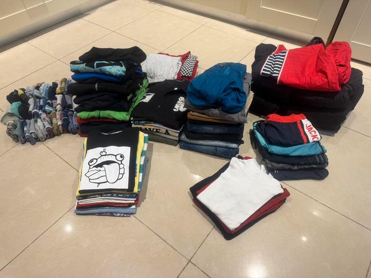 Lot de vêtements pour garçon de 12/14 ans un peut de tout, Kinderen en Baby's, Kinderkleding | Kinder-kledingpakketten, Zo goed als nieuw