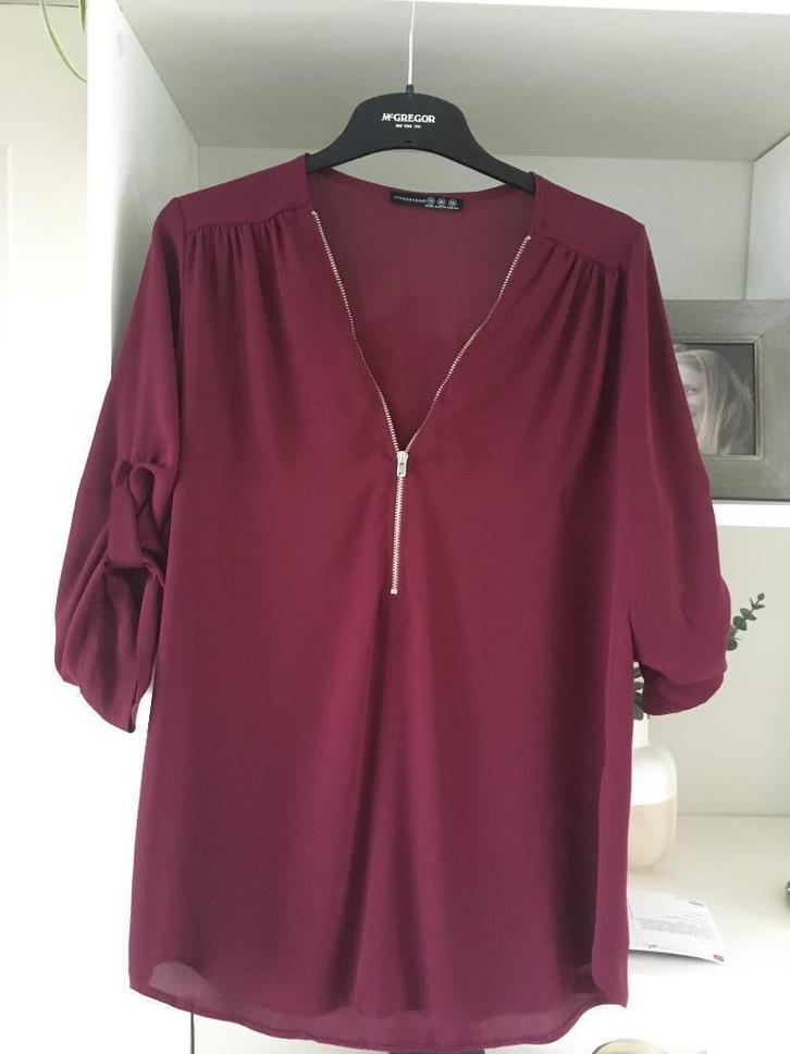 Bordeaux bloesje maat 36 small met rits, Kleding | Dames, Blouses en Tunieken, Zo goed als nieuw, Maat 36 (S), Ophalen of Verzenden