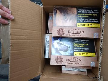 Lege sigaren doosjes beschikbaar voor biedingen