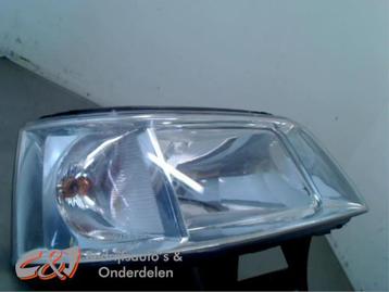 Koplamp rechts van een Volkswagen Transporter beschikbaar voor biedingen