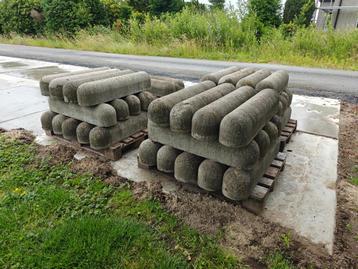  betonnen varkensruggen stootbanden 91 stuks beschikbaar voor biedingen