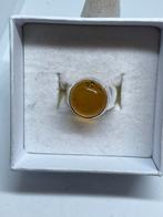 Zilveren ring met amber maat 16, Bijoux, Sacs & Beauté, Bagues, Avec pierre précieuse, Argent, 19 à 20, Femme